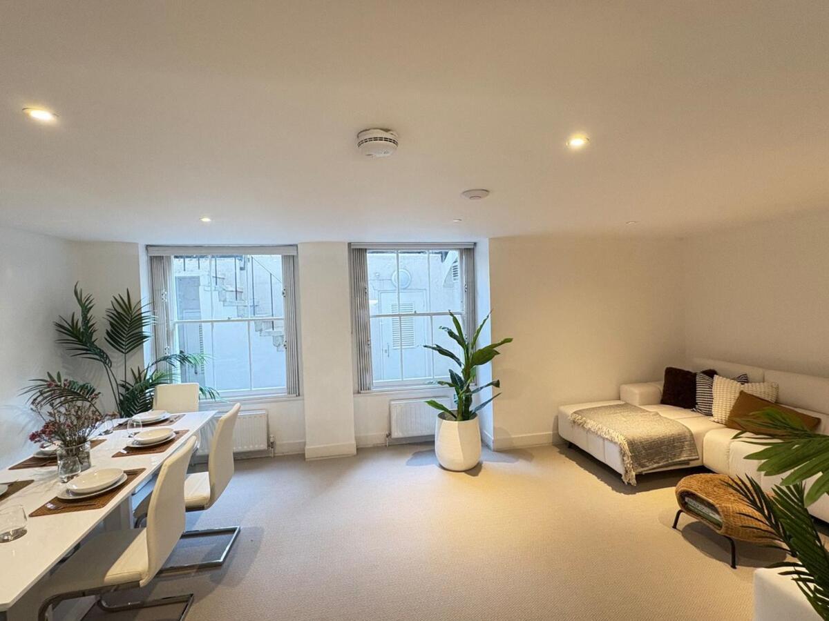 Sophisticated 2 Bed Apartment, Hyde Park Apartment *