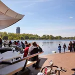 Sophisticated 2 Bed Apartment, Hyde Park