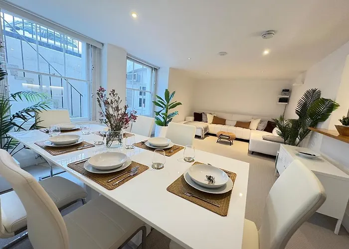 Sophisticated 2 Bed Apartment, Hyde Park