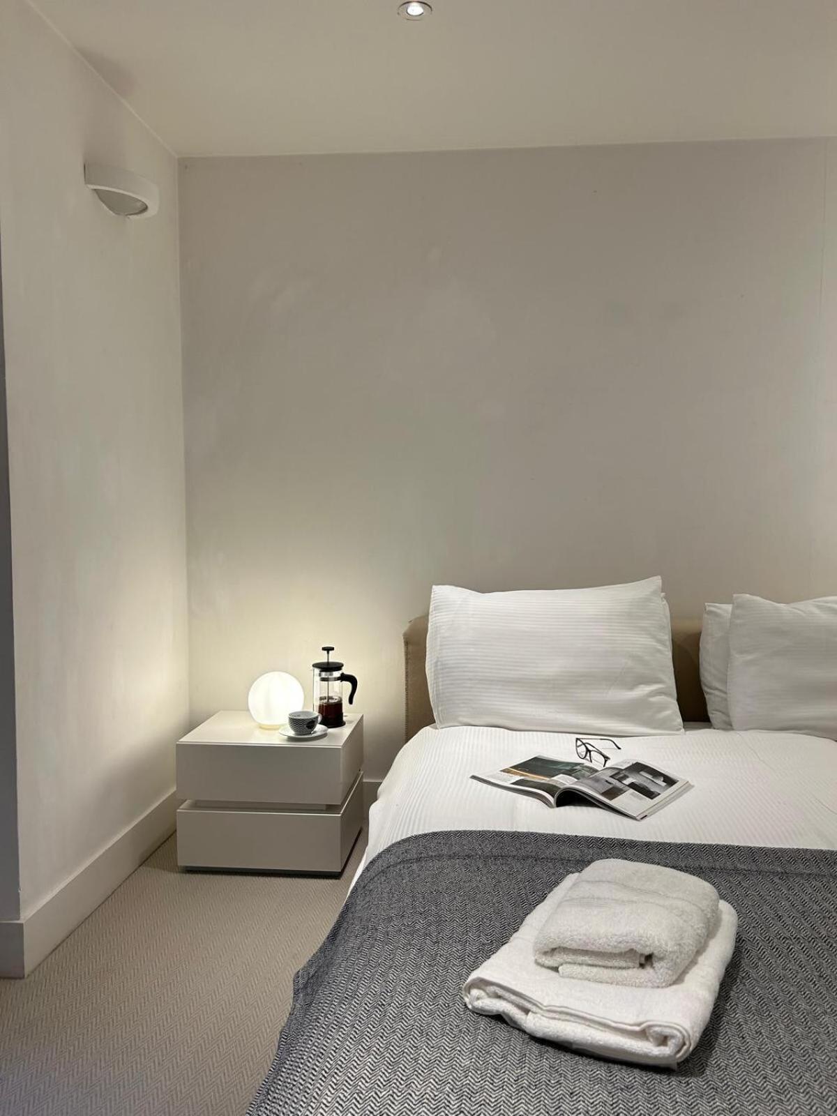 Sophisticated 2 Bed Apartment, Hyde Park