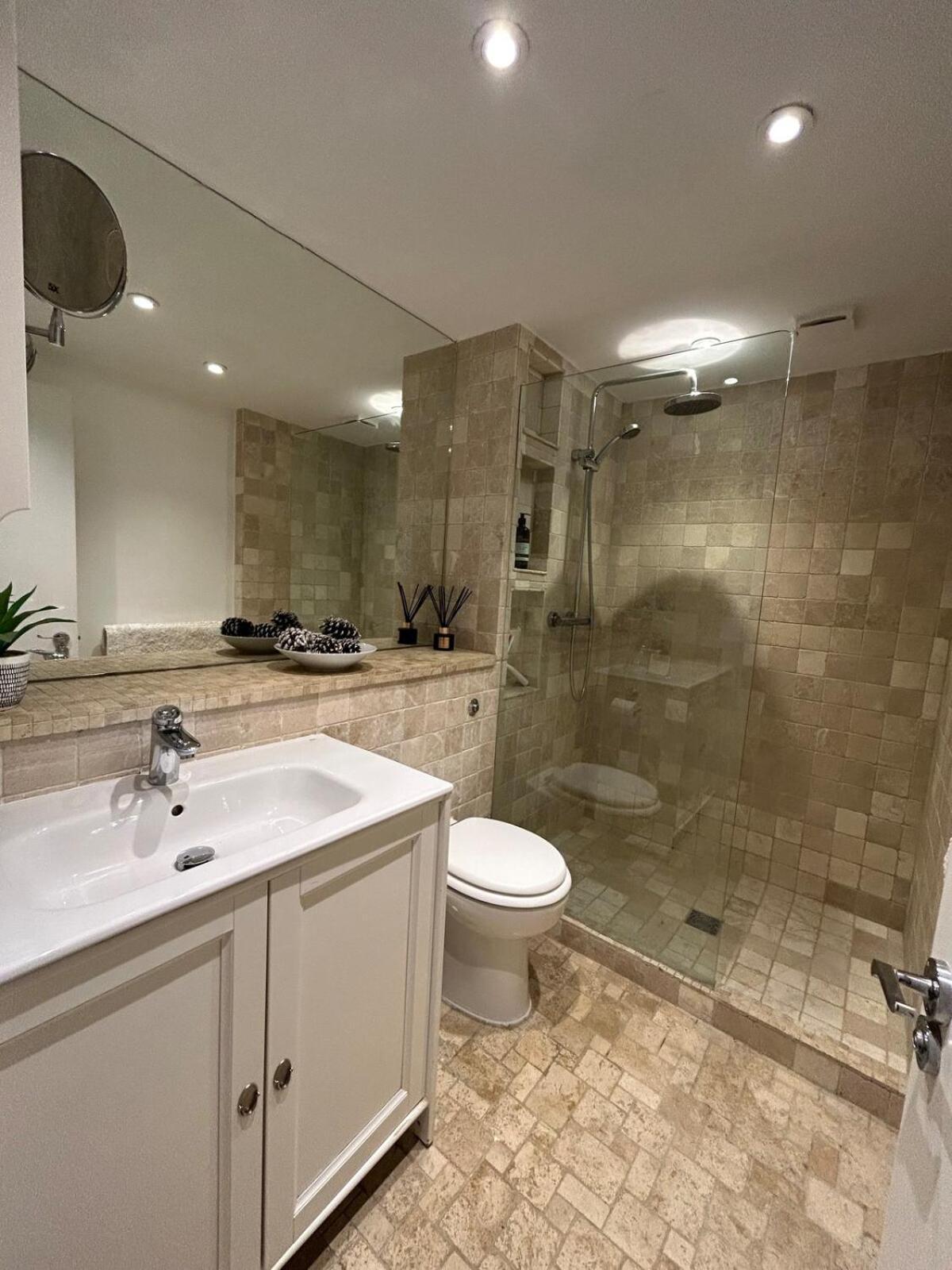 Sophisticated 2 Bed Apartment, Hyde Park Appartamento *