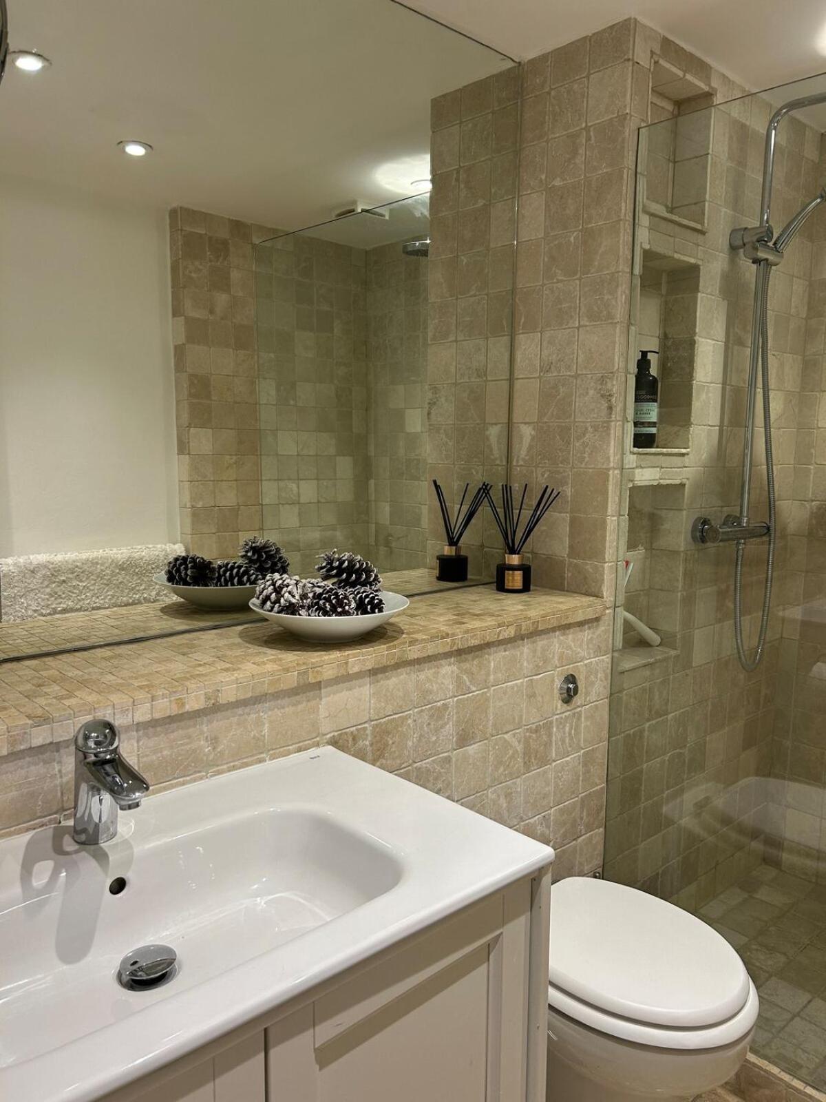 Sophisticated 2 Bed Apartment, Hyde Park *
